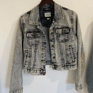 Jean jacket acid wash